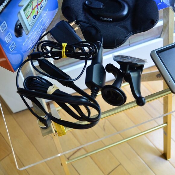 Garmin Nuvi 660 GPS BUNDLE - Picture 4 of 9